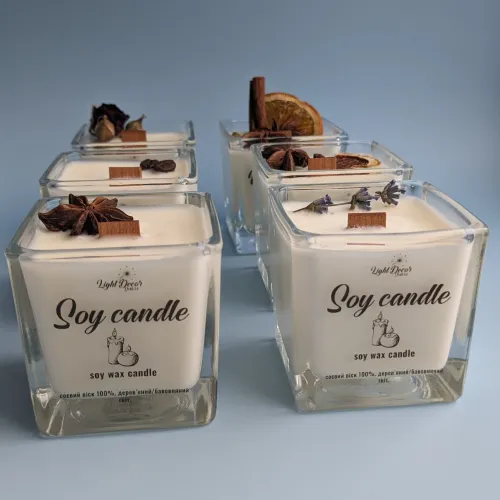 Свічка в скляному підсвічнику квадрат 100мл