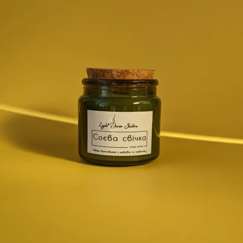 Соєва свічка в зеленій скляній баночці з кришкою з корком
