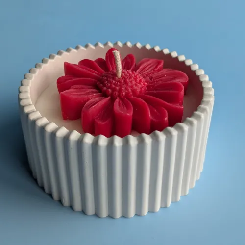 Свічка в гіпсовому підсвічнику