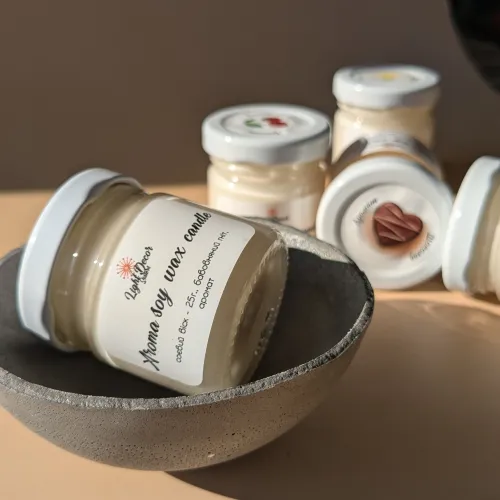 Свічка в прозорій баночці