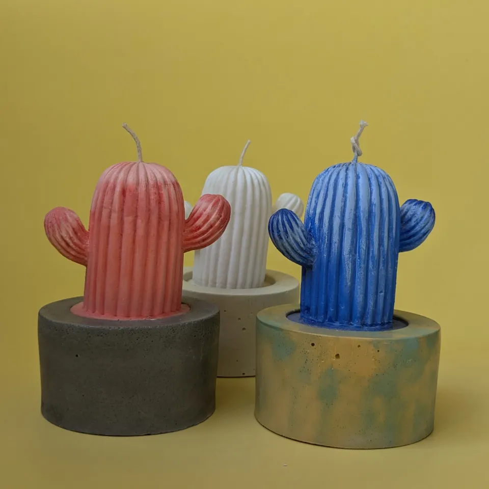 Свічка соєва в бетонному кашпо кактус